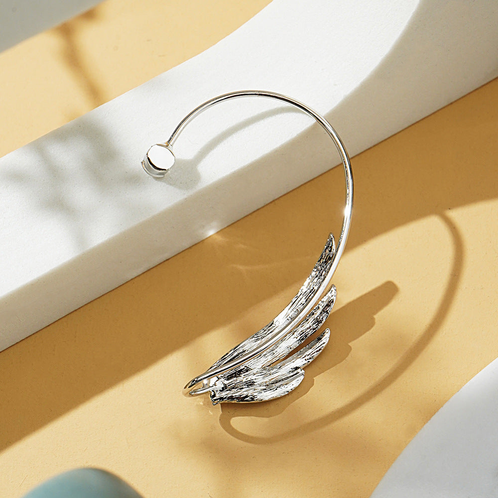 Glittering Diamond Swan Wings Non-Pierced Ear Clip Earrings – Elegant Clip-On Jewelry